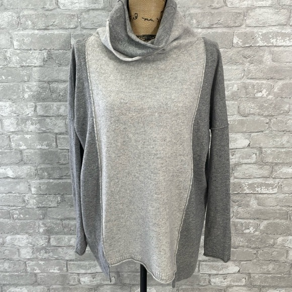 Mantovani Studio Sweaters - Mantovani Studio Colorblock Cashmere Wool Cowlneck Sweater